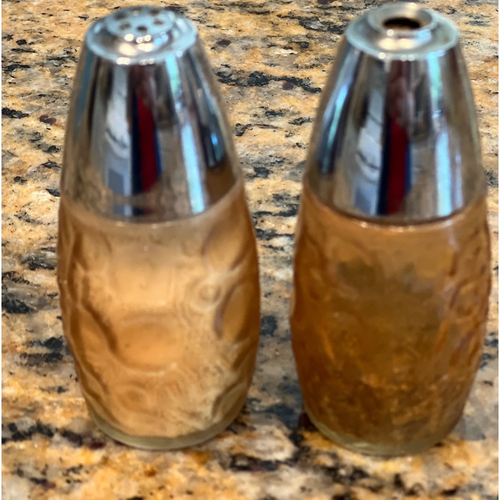 Mid century salt & pepper shaker